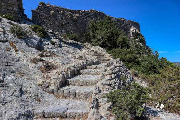 Zamek Monolithos 30