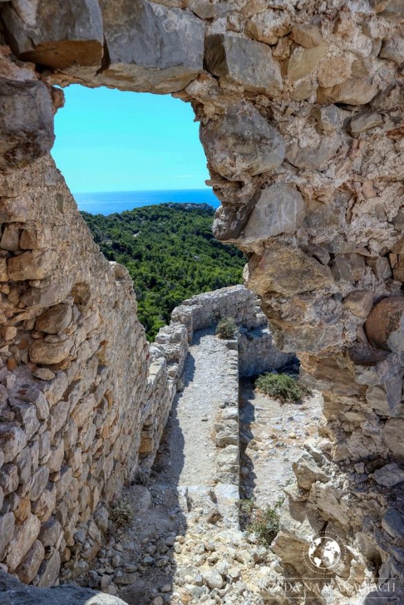 Zamek Monolithos 40