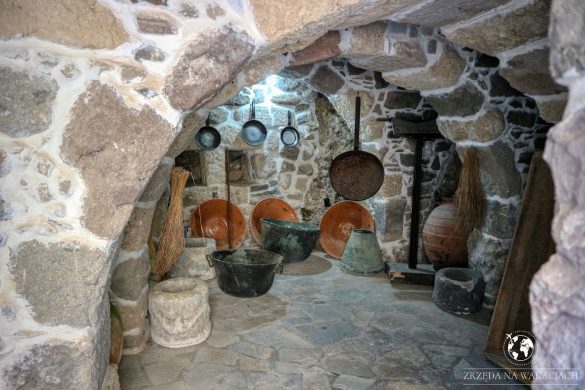 Klasztor Panagia Spiliani i plaża Chochlaki 29
